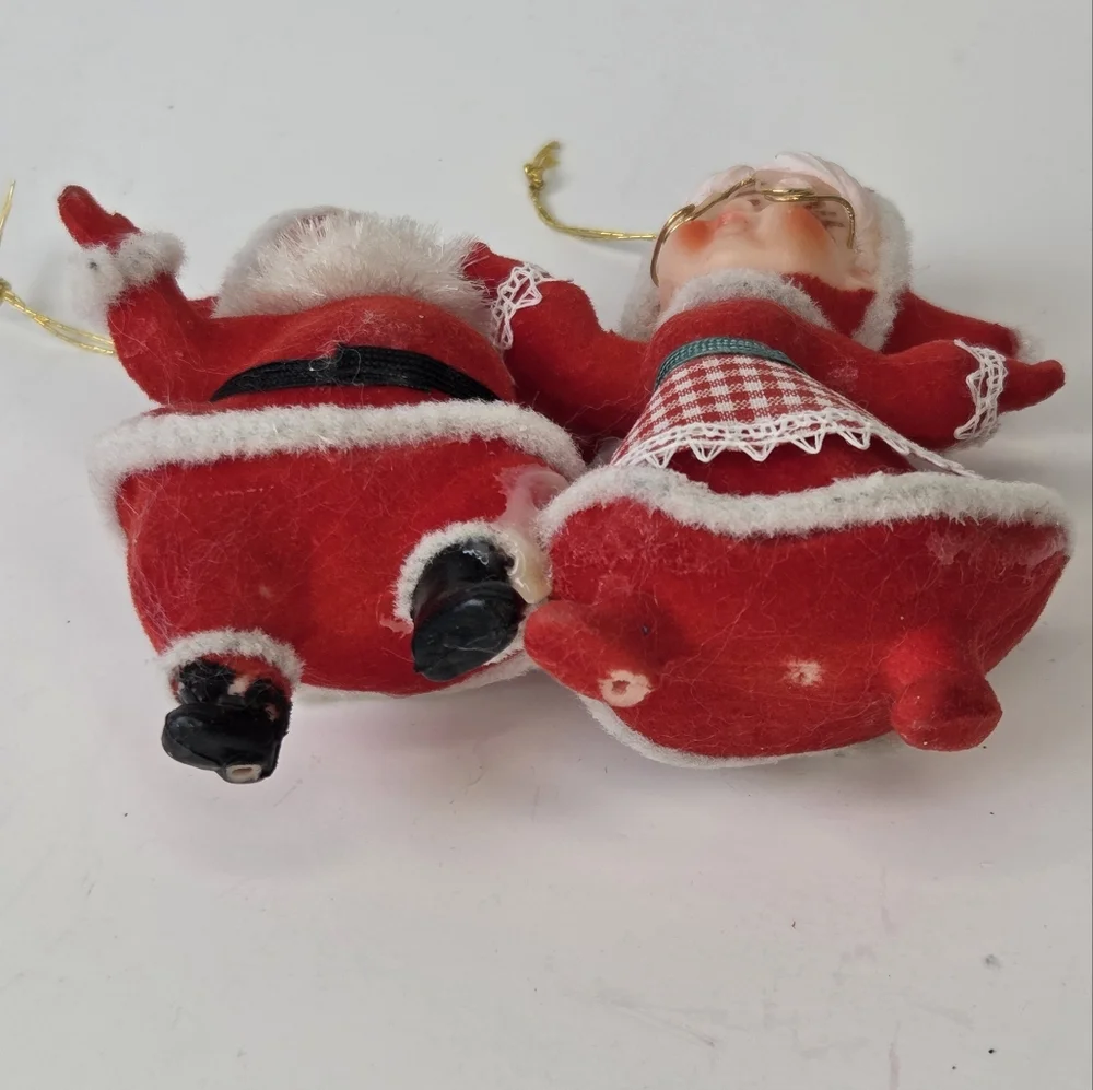 Vintage‎ Flocked Santa And Mrs Claus Dancing Ornaments Checkered Apron Glasses